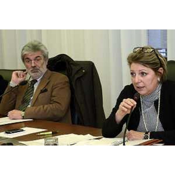 Mauro Delendi (Commissario straordinario Azienda Ospedaliero-Universitaria "Santa Maria della Misericordia" Udine e Azienda Assistenza Sanitaria n. 4 "Friuli Centrale") e Maria Sandra Telesca (Assessore regionale Salute) in III Commissione consiliare - Trieste 02/03/2015