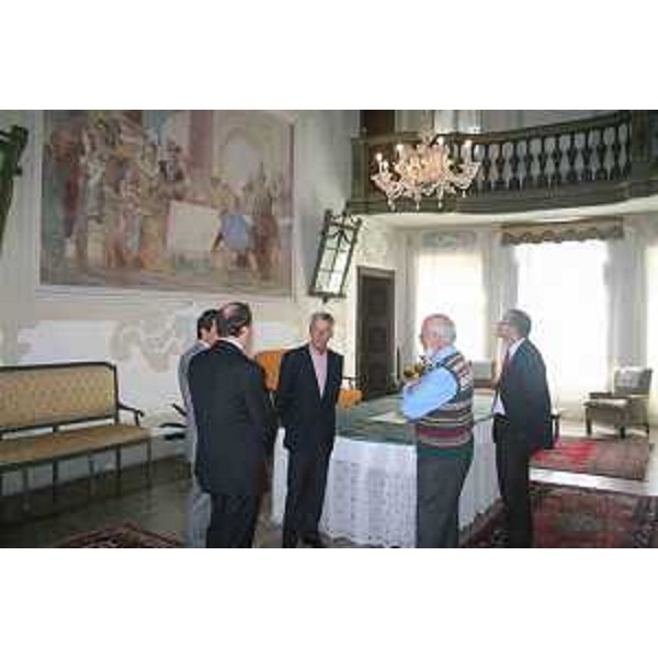Riccardo Illy (Presidente Regione Friuli Venezia Giulia), in occasione di "Castelli aperti", visita Palazzo Steffaneo Roncato, imponente edificio del 1640 che primeggia al centro di Crauglio, paese in comune di San Vito al Torre. (Crauglio 07/10/07) 