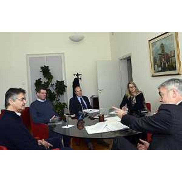 Paolo Panontin (Assessore regionale Autonomie locali e Coordinamento Riforme) con i sindaci Vladimir Kukanja (Duino-Aurisina), Monica Hrovatin (Sgonico), Marko Pisani (Monrupino) e Sandy Klun (San Dorligo della Valle) - Trieste 03/03/2015