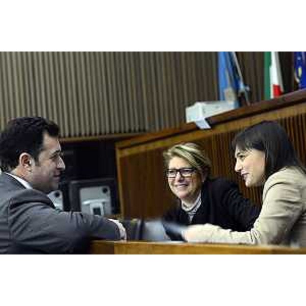 Franco Iacop (Presidente Consiglio regionale), Maria Sandra Telesca (Assessore regionale Salute) e Debora Serracchiani (Presidente Regione Friuli Venezia Giulia) nell'Aula del Consiglio regionale - Trieste 03/03/2015