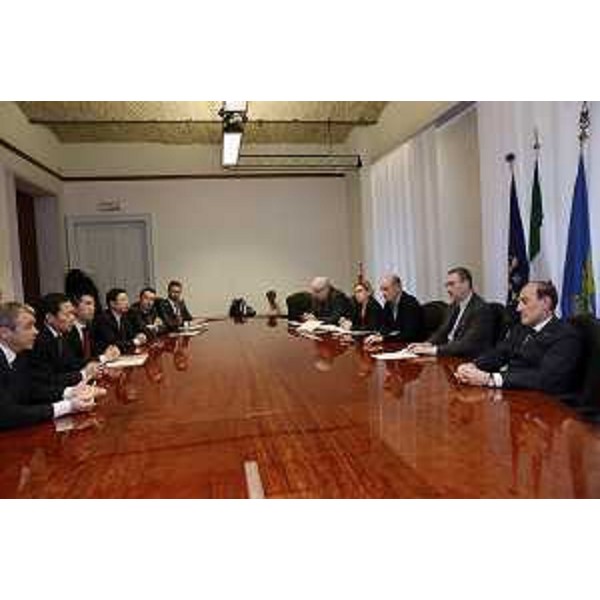 Sergio Bolzonello (Vicepresidente Regione FVG e assessore Attività produttive, Commercio, Cooperazione, Risorse agricole e forestali) incontra la delegazione del Gruppo industriale cinese Foton Lovol, guidata da Wang Jinyu (Presidente Gruppo Foton Lovol) e Andrea Bedosti (Vicepresidente Foton Lovol International), nella sede della Regione Friuli Venezia Giulia - Trieste 03/03/2015