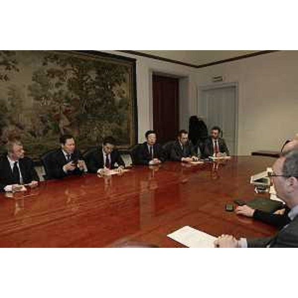 Sergio Bolzonello (Vicepresidente Regione FVG e assessore Attività produttive, Commercio, Cooperazione, Risorse agricole e forestali) incontra la delegazione del Gruppo industriale cinese Foton Lovol, guidata da Wang Jinyu (Presidente Gruppo Foton Lovol) e Andrea Bedosti (Vicepresidente Foton Lovol International), nella sede della Regione Friuli Venezia Giulia - Trieste 03/03/2015