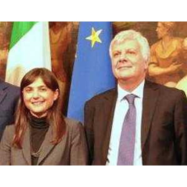 Debora Serracchiani (Presidente Regione Friuli Venezia Giulia) e Gian Luca Galletti (Ministro Ambiente e Tutela Territorio e Mare) in una foto d'archivio