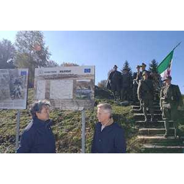 Riccardo Illy (Presidente Regione Friuli Venezia Giulia) e Tarcisio Donato (Sindaco Drenchia) alla rievocazione storica in costume intitolata "Sentieri di pace sui passi di Rommel", promossa dalla Pro loco Nediske Doline - Valli del Natisone, sul passo Solarie a cavallo tra Italia e Slovenia. (Drenchia 07/10/07)