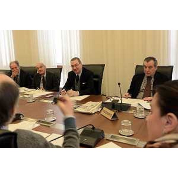 Sergio Bolzonello (Vicepresidente Regione FVG e assessore Attività produttive, Commercio, Cooperazione, Risorse agricole e forestali) e Renzo Liva (Presidente I Commissione consiliare) durante l'illustrazione del ddl per la riorganizzazione del sistema turistico regionale che prevede anche la fusione tra TurismoFVG e Promotur, in I Commissione consiliare - Trieste 05/03/2015