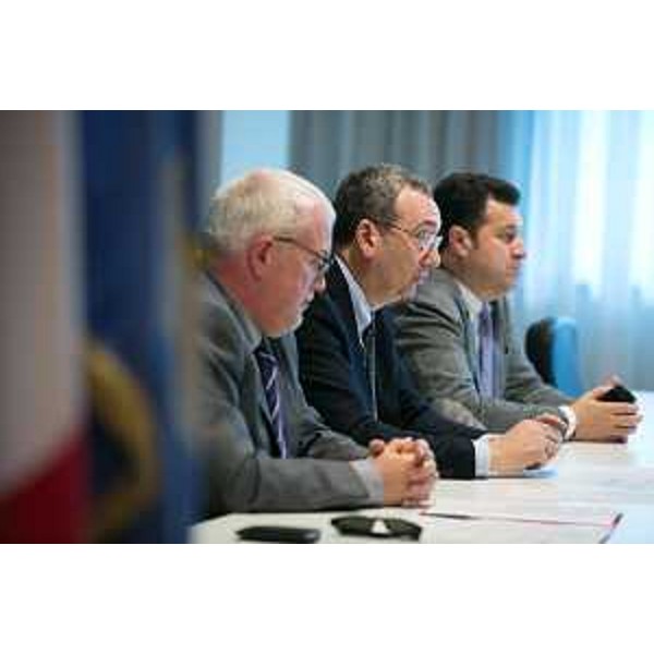 Giulio Palamara [Servizio Promozione, Statistica agraria e Marketing - Agenzia regionale sviluppo rurale (ERSA)], Sergio Bolzonello (Vicepresidente Regione FVG e assessore Attività produttive, Commercio, Cooperazione, Risorse agricole e forestali) e Franco Iacop (Presidente Consiglio regionale) alla conferenza stampa sulla partecipazione del Friuli Venezia Giulia alle Fiere ProWein [Düsseldorf (D)] e Vinitaly (Verona) - Udine 09/03/2015