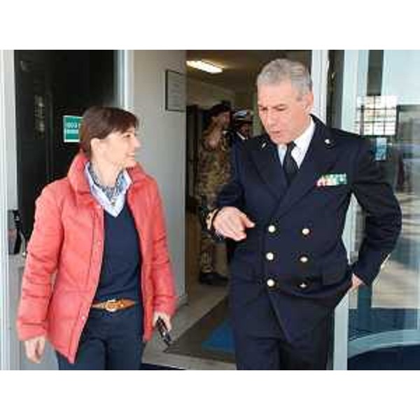 Debora Serracchiani (Presidente Regione Friuli Venezia Giulia) e Goffredo Bon (Direttore marittimo Capitaneria di Porto Trieste) - Trieste 10/03/2015 (Foto Capitaneria di Porto Guardia Costiera Trieste)