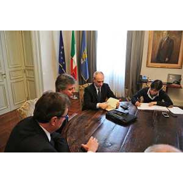 Renato Carlantoni (Presidente Interporto Cervignano del Friuli S.p.A.), Gianluigi Savino (CdA Interporto Cervignano del Friuli S.p.A.), Pietro Del Fabbro (Presidente Finanziaria FVG Friulia S.p.A.) e Debora Serracchiani (Presidente Regione Friuli Venezia Giulia) - Trieste 10/03/2015
