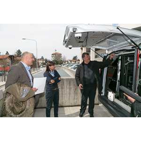 Debora Serracchiani (Presidente Regione Friuli Venezia Giulia) alla presentazione dell'unità mobile per la connettività satellitare, 3G-4G e wireless - Udine 09/03/2015