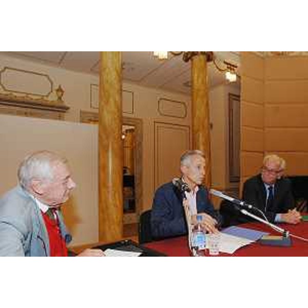 Riccardo Illy (Presidente Regione Friuli Venezia Giulia) interviene ai lavori del Convegno "L'Europa a un bivio? Crisi e prospettive dell'Unione europea", al Teatro Giuseppe Verdi di Trieste . (Trieste 08/10/07) 