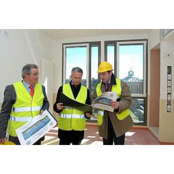 Riccardo illy (Presidente Regione Friuli Venezia Giulia) con Giancarlo Tonutti (Consigliere Regionale) visitano il nuovo ospedale di Udine. (Udine 04/04/06)