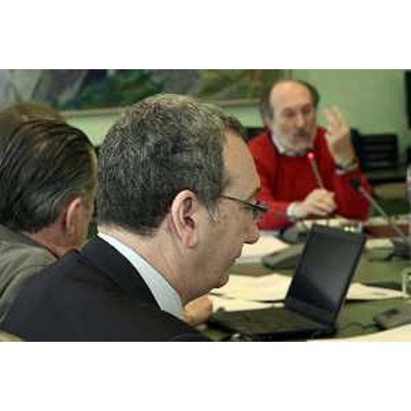 Sergio Bolzonello (Vicepresidente Regione FVG e assessore Attività produttive, Commercio, Cooperazione, Risorse agricole e forestali) durante la discussione del disegno di legge per la fusione di Promotur e TurismoFVG e la nascita di PromoTurismoFVG, in I Commissione consiliare - Trieste 12/03/2015