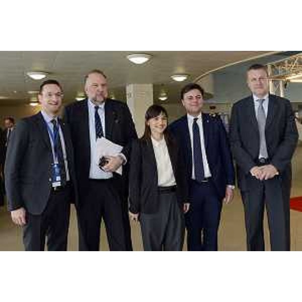 Matteo Di Giusto [Presidente Comitato regionale Gruppo Giovani Imprenditori (GGI) Industria di Confindustria FVG], Roberto Cosolini (Sindaco Trieste), Debora Serracchiani (Presidente Regione Friuli Venezia Giulia), Marco Gabriele Gay (Presidente Giovani Imprenditori Confindustria) ed Edi Kraus (Assessore Sviluppo e Attività economiche Comune Trieste) al XXVIII Meeting dei Giovani Imprenditori del Nord Est "I4: Industria Internazionalizzazione Infrastrutture Italia", alla Stazione Marittima - Trieste 14/03/2015