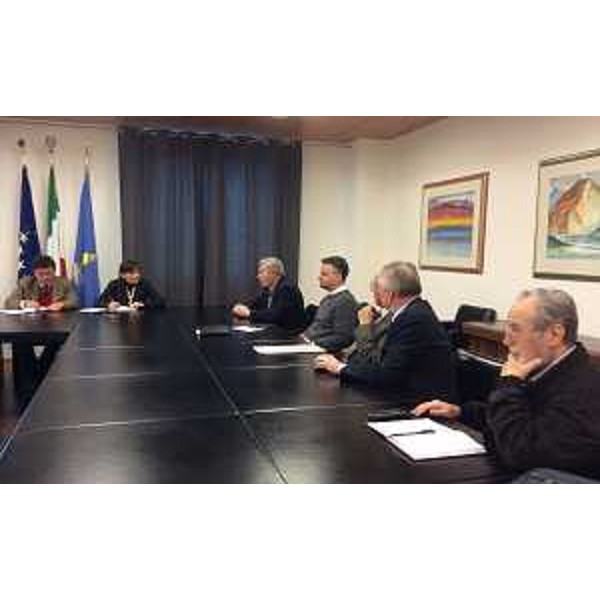 Debora Serracchiani (Presidente Regione Friuli Venezia Giulia) con i sindaci della Ricostruzione Ivo Del Negro, Fabio Di Bernardo, Franceschino Barazzutti, Ezio cozzianin e Guglielmo Biasutti - Udine 16/03/2015