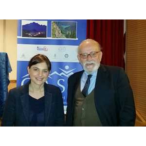 Debora Serracchiani (Presidente Regione Friuli Venezia Giulia) e Italo Clementi (Vicepresidente Federtrek) - Sutrio 13/03/2015