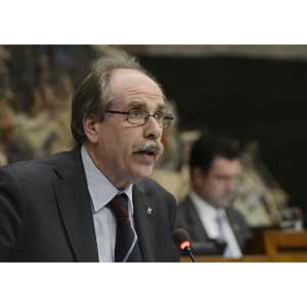 Gianni Torrenti (Assessore regionale Cultura, Sport e Solidarietà) durante i lavori d'Aula in Consiglio regionale - Trieste 17/03/2015