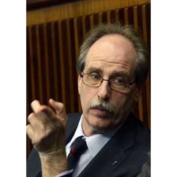 Gianni Torrenti (Assessore regionale Cultura, Sport e Solidarietà) durante i lavori d'Aula in Consiglio regionale - Trieste 17/03/2015