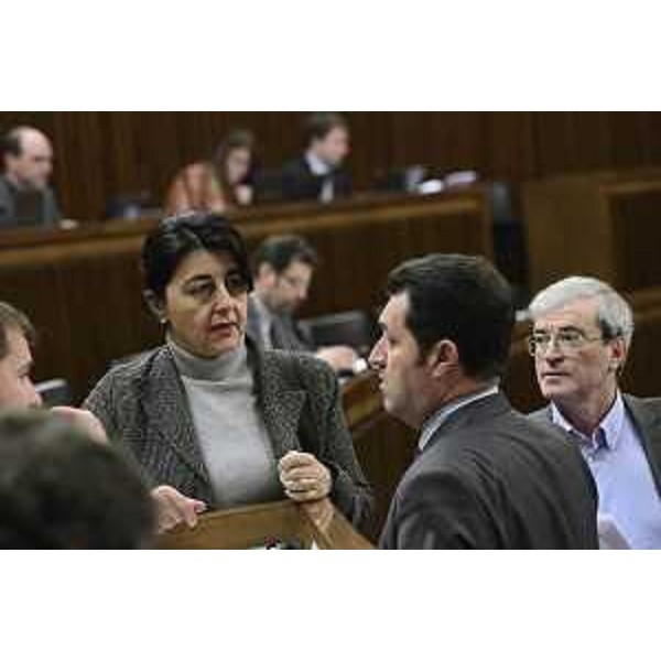Mariagrazia Santoro (Assessore regionale Infrastrutture, Mobilità, Pianificazione territoriale, Lavori pubblici, Università) durante i lavori d'Aula in Consiglio regionale - Trieste 18/03/2015