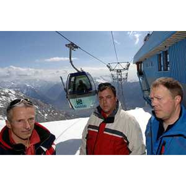 Riccardo Illy (Presidente Regione Friuli Venezia Giulia) sul monte Canin durante il sopralluogo per ribadire la comune volontà di realizzare il collegamento tra Sella Nevea e di Bovec/Plezzo. (Sella Nevea 02/04/06)