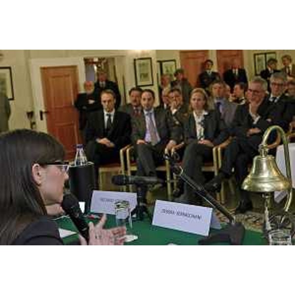 Debora Serracchiani (Presidente Regione Friuli Venezia Giulia) alla tavola rotonda, promossa dal Propeller Club Port of Trieste, sul rigassificatore - Trieste 18/03/2015