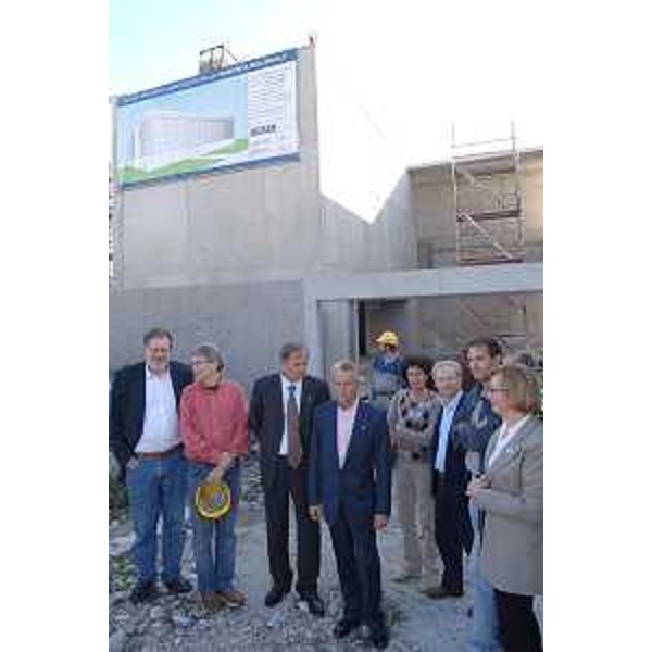 Riccardo Illy (Presidente Regione Friuli Venezia Giulia) visita il cantiere del nuovo deposito climatizzato della Cineteca del Friuli a Gemona del Friuli. (Gemona del Friuli 08710/07)