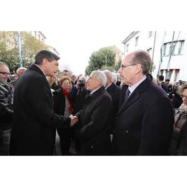 Borut Pahor (Presidente Repubblica Slovenia), Franco Marini (Presidente Comitato storico scientifico Anniversari di interesse nazionale) e Gianni Torrenti (Assessore regionale Cultura e Solidarietà) alla cerimonia conclusiva del Progetto europeo "Via di Pace - Pot Miru" nella piazza Transalpina - Gorizia 21/03/2015 (Foto Pierluigi Bumbaca)