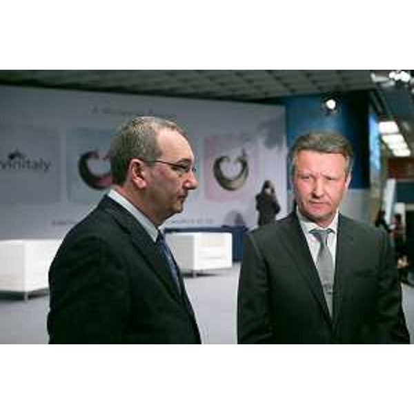 Sergio Bolzonello (Vicepresidente Regione FVG e assessore Attività produttive, Commercio, Cooperazione, Risorse agricole e forestali) e Gianfranco Gallo (Vitivinicoltore) al 49° Vinitaly - Verona 22/03/2015
