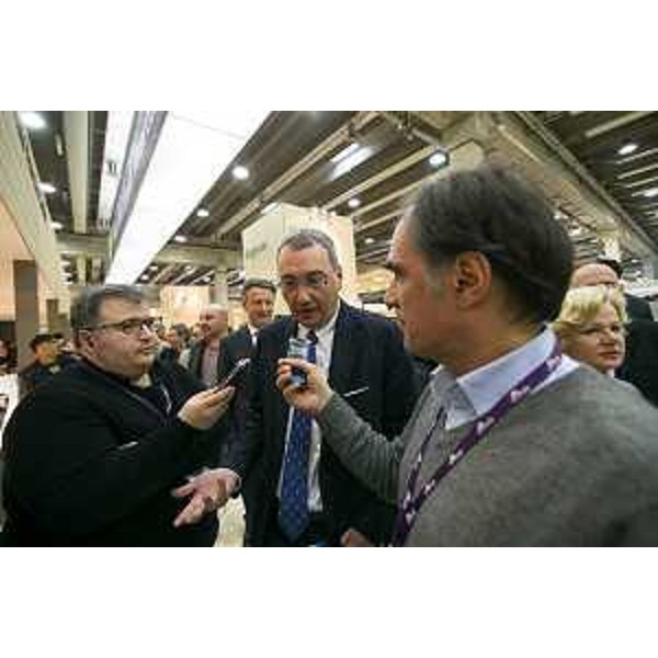 Sergio Bolzonello (Vicepresidente Regione FVG e assessore Attività produttive, Commercio, Cooperazione, Risorse agricole e forestali) all'inaugurazione dello stand del Friuli Venezia Giulia al 49° Vinitaly - Verona 22/03/2015