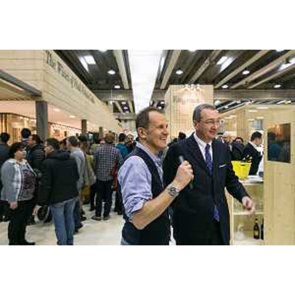Sergio Bolzonello (Vicepresidente Regione FVG e assessore Attività produttive, Commercio, Cooperazione, Risorse agricole e forestali) all'inaugurazione dello stand del Friuli Venezia Giulia al 49° Vinitaly - Verona 22/03/2015