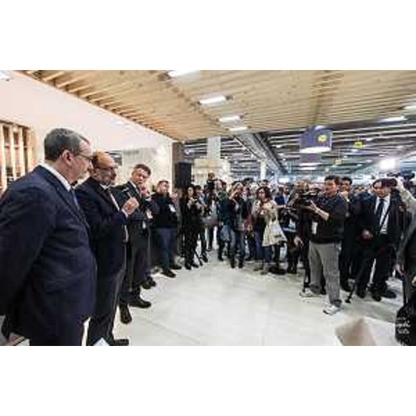 Sergio Bolzonello (Vicepresidente Regione FVG e assessore Attività produttive, Commercio, Cooperazione, Risorse agricole e forestali) all'inaugurazione dello stand del Friuli Venezia Giulia al 49° Vinitaly - Verona 22/03/2015