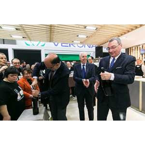Sergio Bolzonello (Vicepresidente Regione FVG e assessore Attività produttive, Commercio, Cooperazione, Risorse agricole e forestali) all'inaugurazione dello stand del Friuli Venezia Giulia al 49° Vinitaly - Verona 22/03/2015