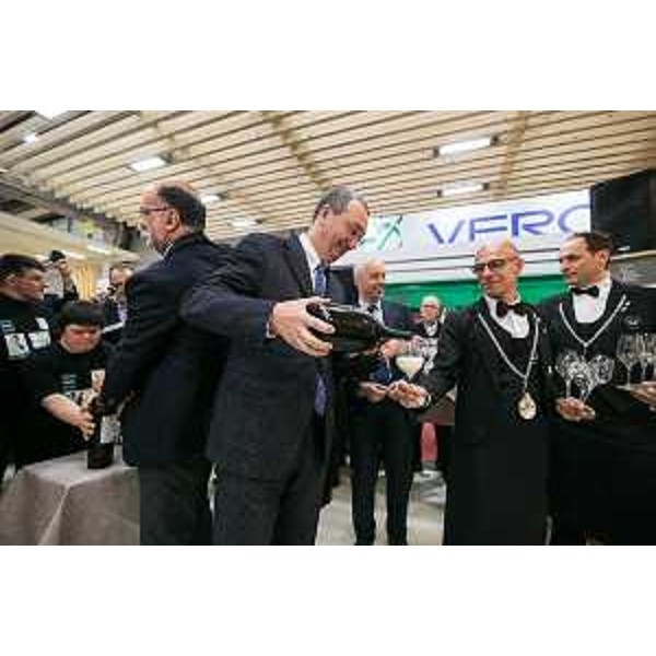 Sergio Bolzonello (Vicepresidente Regione FVG e assessore Attività produttive, Commercio, Cooperazione, Risorse agricole e forestali) all'inaugurazione dello stand del Friuli Venezia Giulia al 49° Vinitaly - Verona 22/03/2015