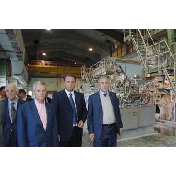 Riccardo Illy (Presidente Regione Friuli Venezia Giulia) con l'amministratore delegato del Burgo Group Girolamo Marchi, il vicepresidente Aldo Marchi e il direttore dello stabilimento Arno Alzetta, nella cartiera del Burgo Group, con sede a Tolmezzo. (Tolmezzo 08/10/07) 