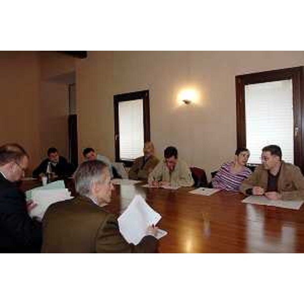 Riccardo Illy (Presidente Regione Friuli Venezia Giulia) con Roberto Cosolini (Assessore regionale al lavoro, formazione, università e ricerca) durante l'incontro con le rappresentanze sindacali di Electrolux. (Pordenone 30/03/06)