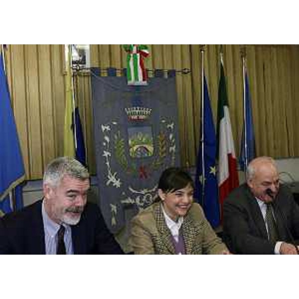 Paolo Panontin (Assessore regionale Funzione pubblica, Autonomie locali, Coordinamento Riforme), Debora Serracchiani (Presidente Regione Friuli Venezia Giulia), con Pieromano Anselmi (Sindaco Montereale Valcellina), incontrano i sindaci della montagna pordenonese per illustrare loro la legge regionale 26/2014 di Riforma degli Enti locali - Montereale Valcellina 23/03/2015