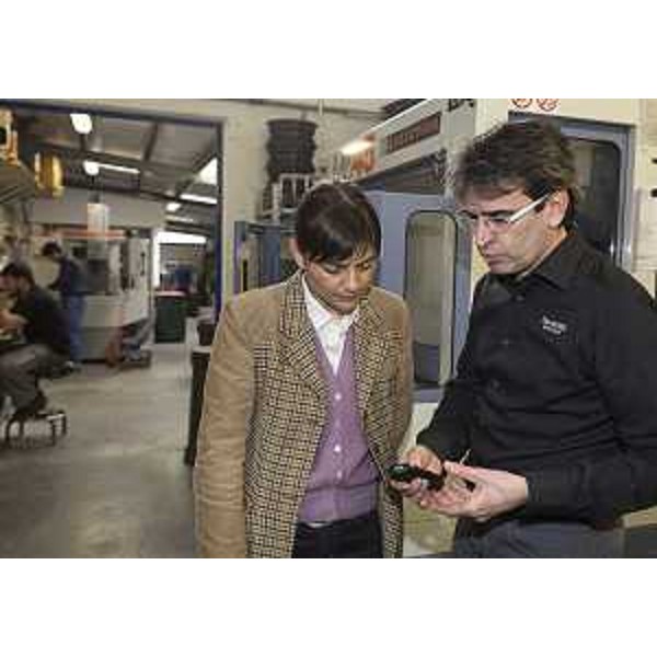 Debora Serracchiani (Presidente Regione Friuli Venezia Giulia) visita la coltelleria LionSteel accompagnata dal presidente Gianni Pauletta - Maniago 23/03/2015 (Foto Ruggero Lorenzi)