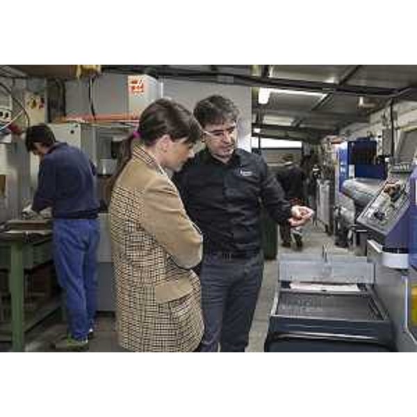 Debora Serracchiani (Presidente Regione Friuli Venezia Giulia) visita la coltelleria LionSteel accompagnata dal presidente Gianni Pauletta - Maniago 23/03/2015 (Foto Ruggero Lorenzi)