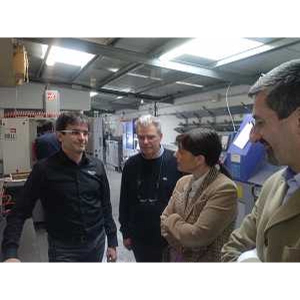 Gianni Pauletta e Gino Pauletta (Presidente e fondatore LionSteel), Debora Serracchiani (Presidente Regione Friuli Venezia Giulia) e Andrea Carli (Sindaco Maniago) nella coltelleria LionSteel - Maniago 23/03/2015