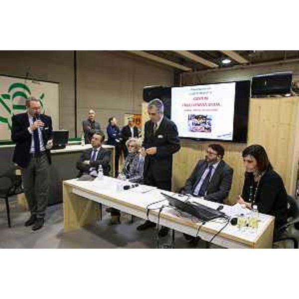 Sergio Bolzonello (Vicepresidente Regione FVG e assessore Risorse agricole) nello stand del Friuli Venezia Giulia al quarantanovesimo Vinitaly - Verona 23/03/2015