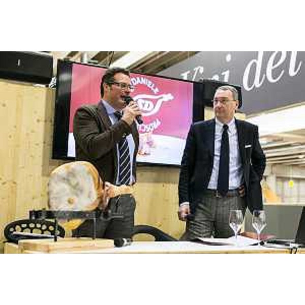Sergio Bolzonello (Vicepresidente Regione FVG e assessore Risorse agricole) nello stand del Friuli Venezia Giulia al quarantanovesimo Vinitaly - Verona 23/03/2015