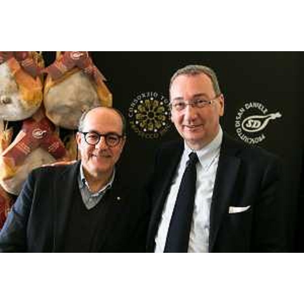Sergio Bolzonello (Vicepresidente Regione FVG e assessore Risorse agricole) visita gli stand dei produttori del Friuli Venezia Giulia al quarantanovesimo Vinitaly - Verona 23/03/2015