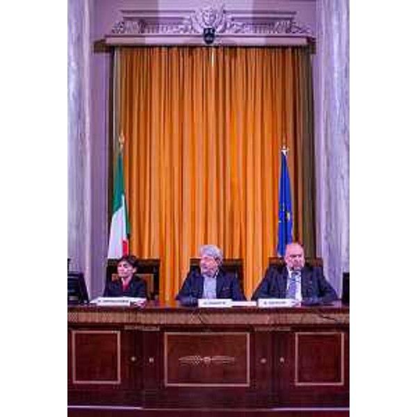 Debora Serracchiani (Presidente Regione Friuli Venezia Giulia), Antonio Paoletti (Presidente CCIAA Trieste) e Roberto Cosolini (Sindaco Trieste) alla presentazione del "The World Superyachts Awards Judges Meeting", nella sede della CCIAA - Trieste 27/03/2015 (Foto Andrea Bulgarelli CCIAA Trieste)