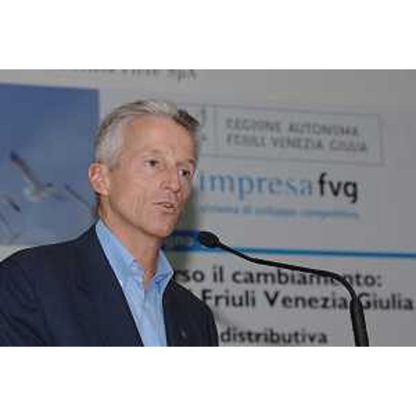 Riccardo Illy (Presidente Regione Friuli Venezia Giulia) al Convegno "Il commercio verso il cambiamento: le opportunità nel Friuli Venezia Giulia; l'evoluzione della rete distributiva e i nuovi stili di consumo.", alla Fiera di Udine. (Udine 01/10/07)