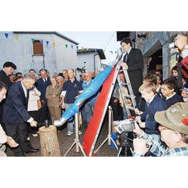 Riccardo Illy (Presidente Regione Friuli Venezia Giulia) a Flaibano all'inaugurazione della 12a edizione di "Un biel vivi", manifestazione itinerante organizzata dai Comuni, dalla Comunità collinare del Friuli e dalle Pro loco per promuovere i prodotti della collina. (Flaibano 06/10/07)