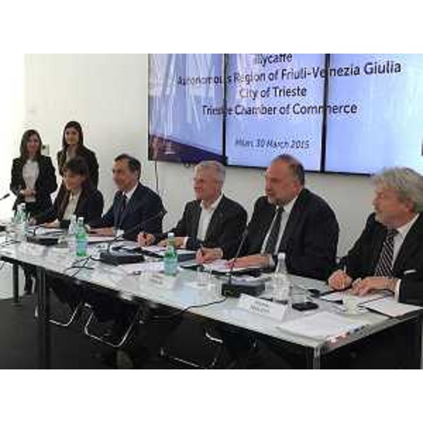 Debora Serracchiani (Presidente Regione Friuli Venezia Giulia), Giuseppe Sala (Amministratore delegato EXPO 2015 S.p.A.), Andrea Illy (Presidente e amministratore delegato Illy S.p.A.), Roberto Cosolini (Sindaco Trieste) e Antonio Paoletti (Presidente CCIAA Trieste) - Milano 30/03/2015