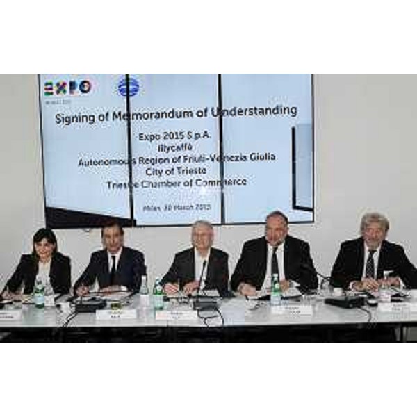 Debora Serracchiani (Presidente Regione Friuli Venezia Giulia), Giuseppe Sala (Amministratore delegato EXPO 2015 S.p.A.), Andrea Illy (Presidente e amministratore delegato Illy S.p.A.), Roberto Cosolini (Sindaco Trieste) e Antonio Paoletti (Presidente CCIAA Trieste) - Milano 30/03/2015 (Foto Manfredo Pinzauti)