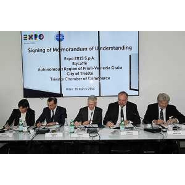 Debora Serracchiani (Presidente Regione Friuli Venezia Giulia), Giuseppe Sala (Amministratore delegato EXPO 2015 S.p.A.), Andrea Illy (Presidente e amministratore delegato Illy S.p.A.), Roberto Cosolini (Sindaco Trieste) e Antonio Paoletti (Presidente CCIAA Trieste) - Milano 30/03/2015 (Foto Manfredo Pinzauti)