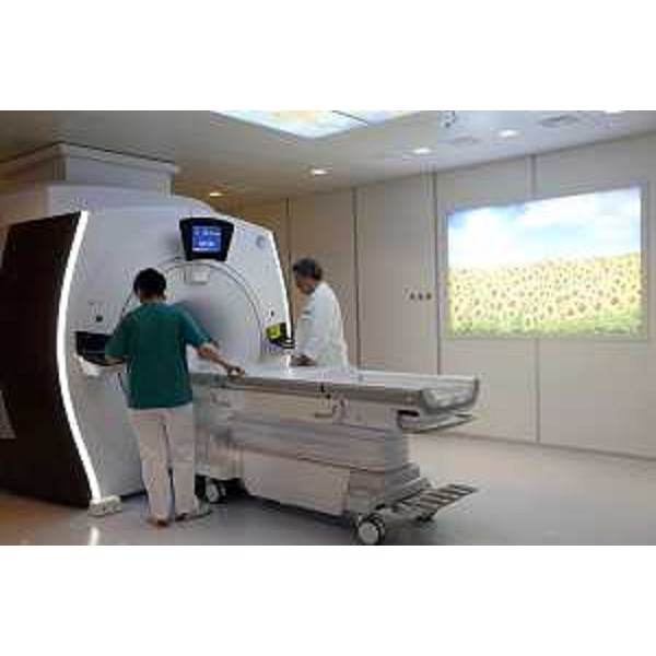 La nuova Risonanza magnetica 3T al Centro di Riferimento Oncologico (CRO) - Aviano 30/03/2015