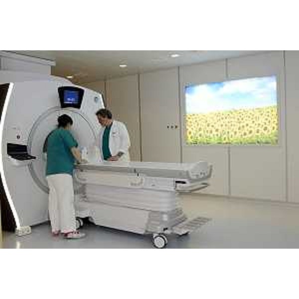 La nuova Risonanza magnetica 3T al Centro di Riferimento Oncologico (CRO) - Aviano 30/03/2015