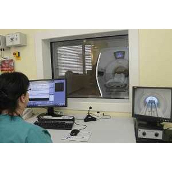 La nuova Risonanza magnetica 3T al Centro di Riferimento Oncologico (CRO) - Aviano 30/03/2015